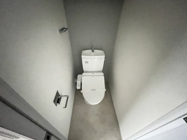 トイレ　落ち着いた色調のトイレです