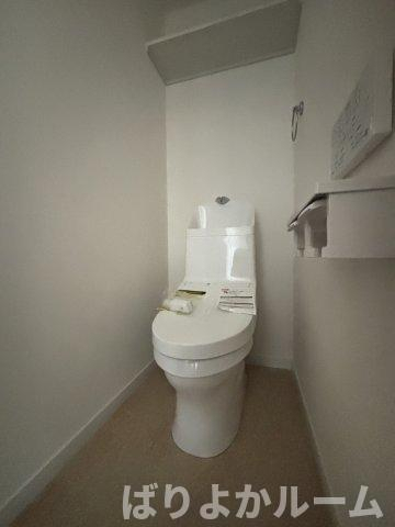 西区今宿東2丁目A棟新築APのトイレ写真