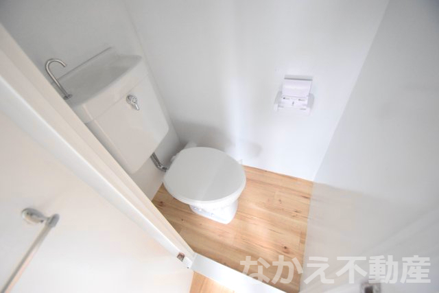 トイレ　落ち着いた色調のトイレです