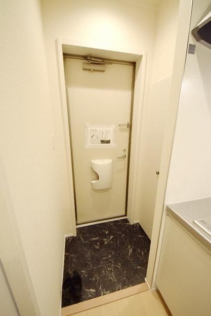 玄関　トイレ