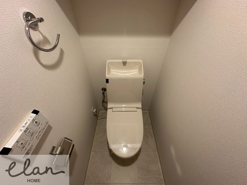 ＪＲ大阪環状線 玉造駅 徒歩6分 11階建 築12年のトイレ写真