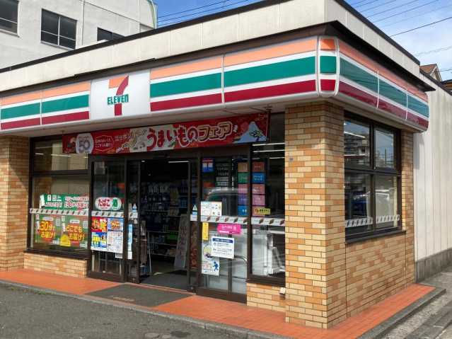 コンビニ　セブンイレブン横浜浦島町店（コンビニ）まで301m