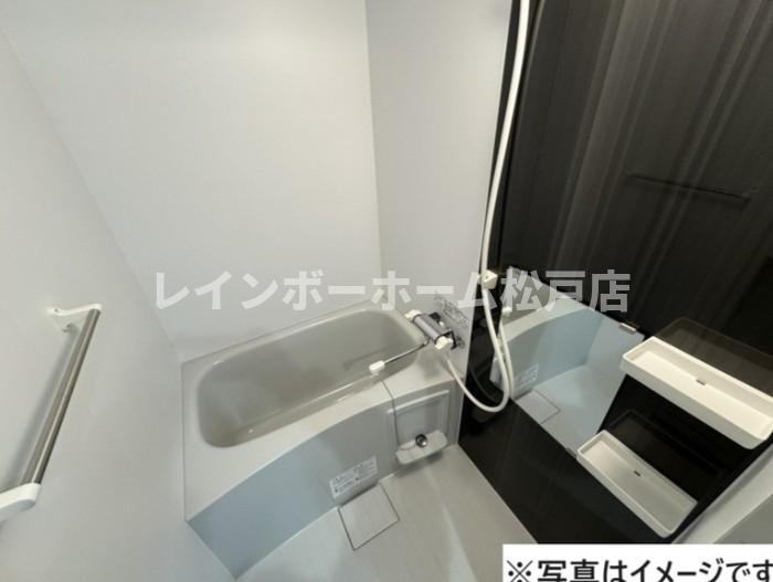 バス・シャワールーム　落ち着いた空間のお風呂です