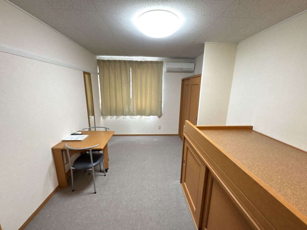 レオパレスペイサージュの居間写真