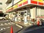 コンビニ　デイリーヤマザキ 南巽駅前店（コンビニ）まで325m