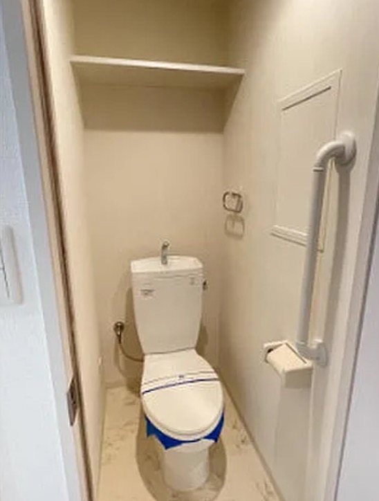 東京メトロ南北線 白金高輪駅 徒歩7分 3階建 築16年のトイレ写真