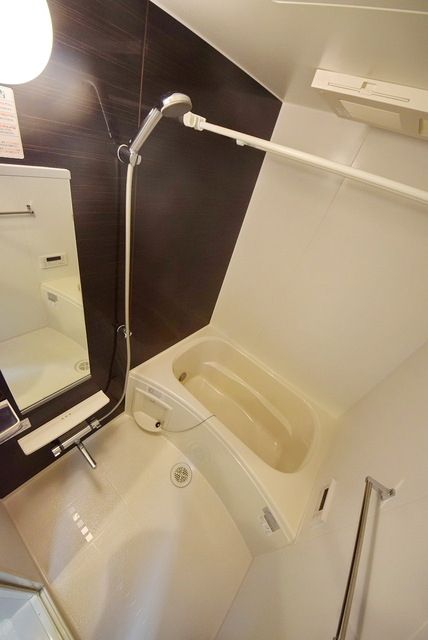 バス・シャワールーム　※お部屋の内装が左右反転の場合もございます。現況優先