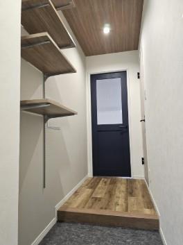 玄関　収納も充実のシューズボックス！小物飾りや鞄置きにも使えます♪