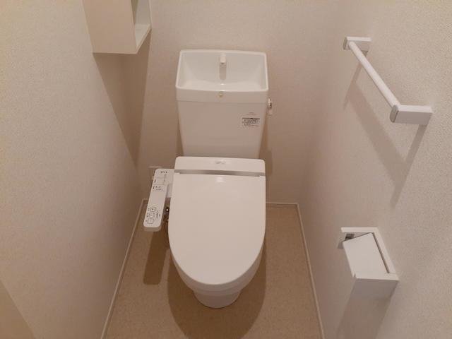 トイレ　清潔感のあるトイレです