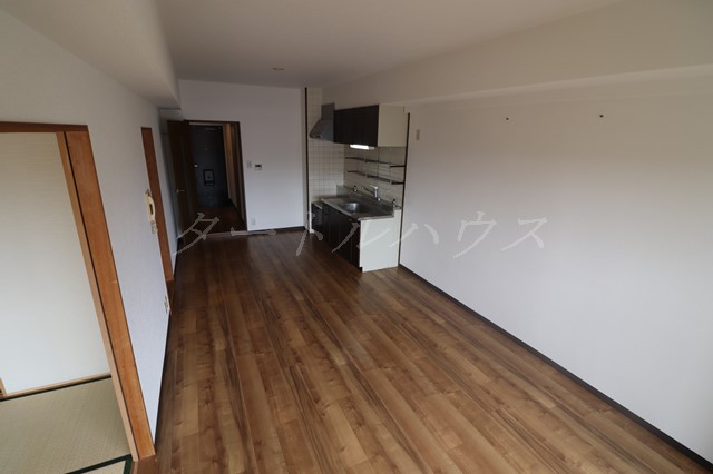 AuroraCourt大東 オーロラコート大東の居間写真