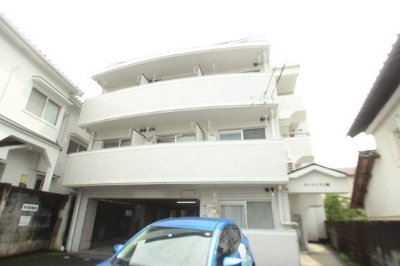 広島市佐伯区利松のマンションの建物外観
