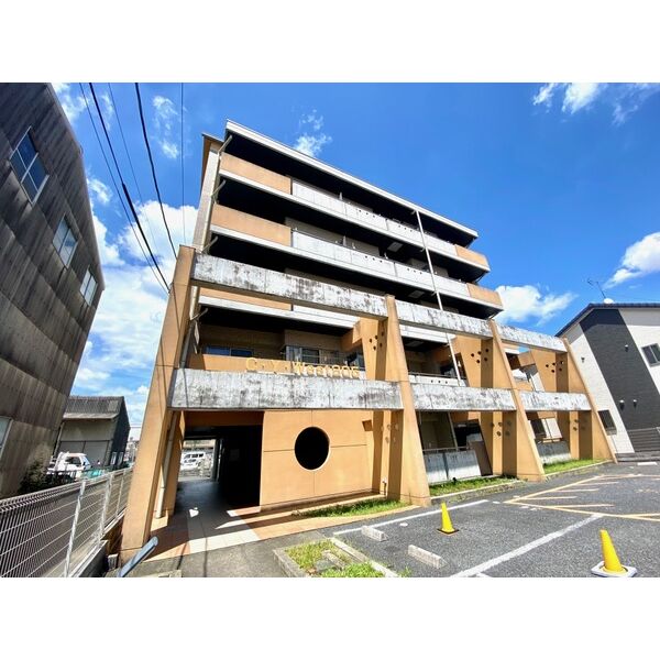 C・Y・WEST205の外観