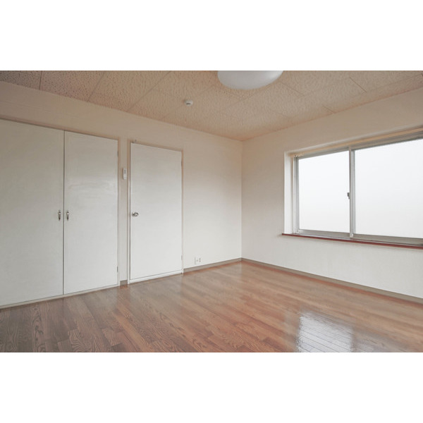 居室・リビング　同じ建物の別のお部屋