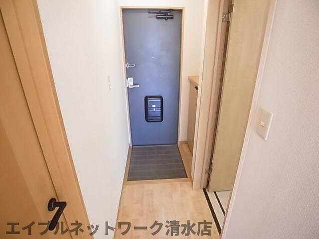玄関　収納もある玄関です