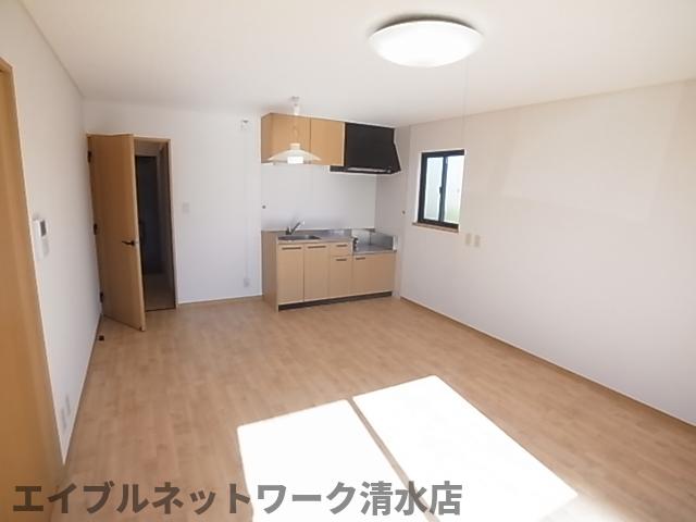 居室・リビング　こちらのリビングで趣味の時間をお楽しみください