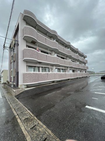 西尾市吉良町富好新田のマンションの建物外観