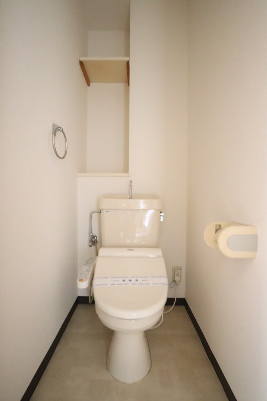 【倉敷市徳芳のアパートのトイレ】