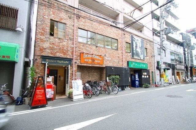 【おおきに京橋駅前ビルのエントランス】