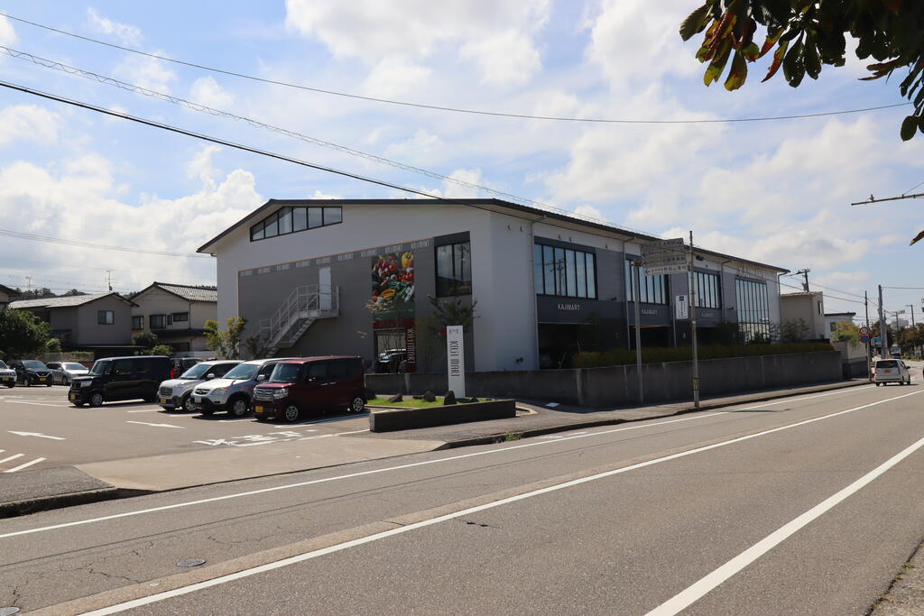 スーパー　KAJIMART長坂店（スーパー）まで563m