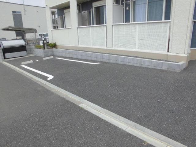 【クレールの駐車場】