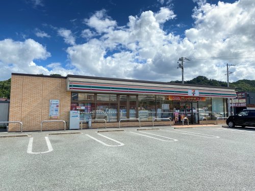 コンビニ　セブンイレブン 津市一志町田尻店（コンビニ）まで304m