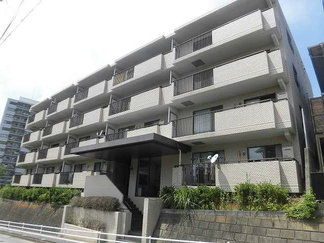 横浜市戸塚区品濃町のマンションの建物外観