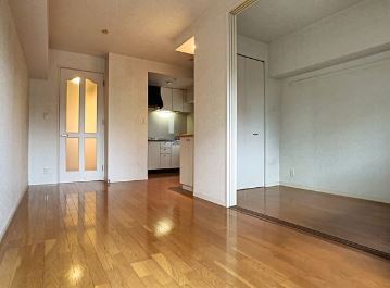 居室・リビング　別号室のお写真となります☆