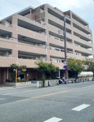 尼崎市栗山町のマンションの建物外観