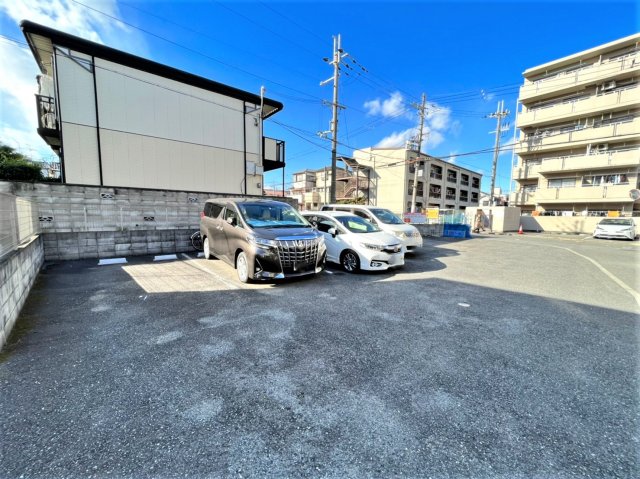 【藤井寺市西古室のアパートの駐車場】