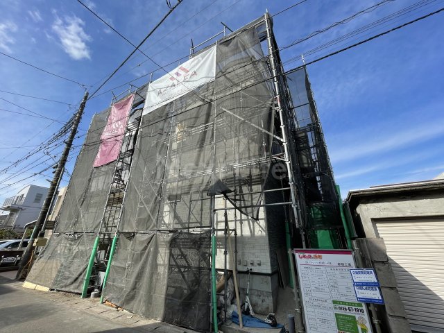 【相模原市南区東林間のアパートの建物外観】