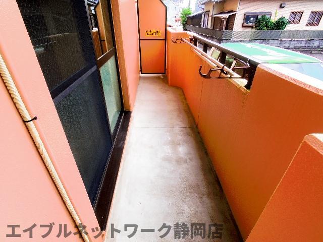 【静岡市葵区籠上のマンションのバルコニー】