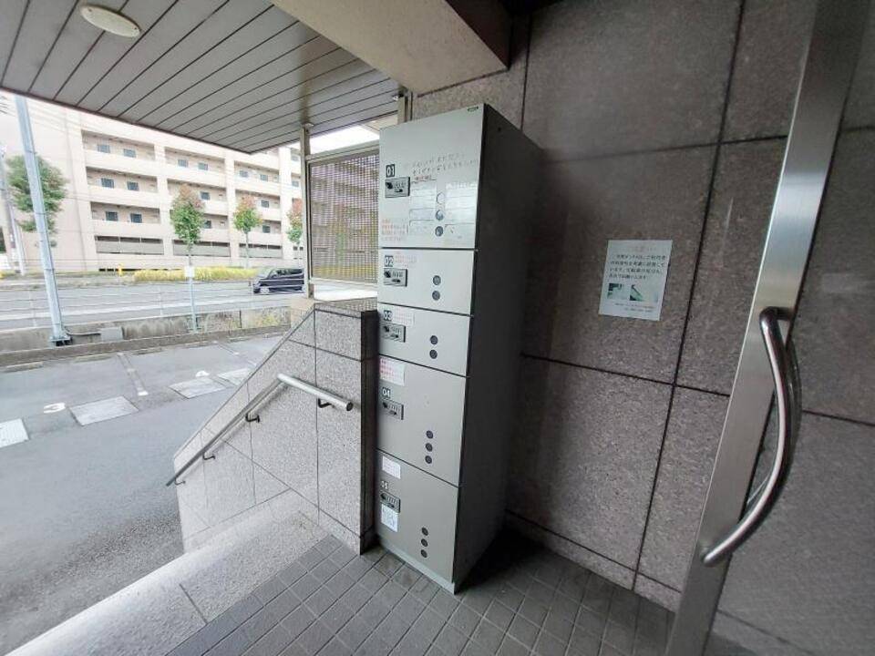 【東温市北方のマンションのエントランス】