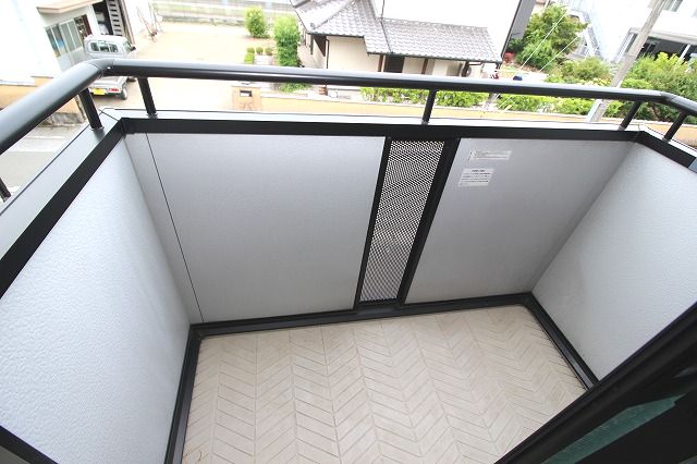 バルコニー　暖かな日差しのふりそそぐバルコニー