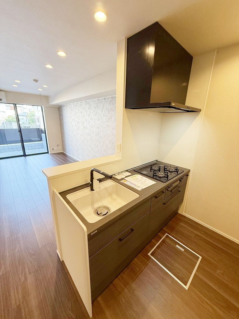 キッチン　玄関