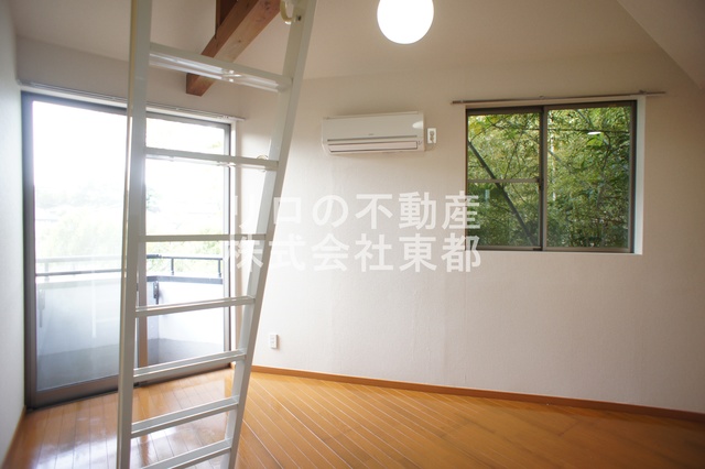 居室・リビング　天井高の開放感が気持ちいいロフト付きのお部屋です☆