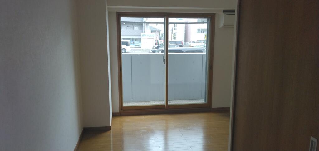 ＪＲ仙石線 榴ケ岡駅 徒歩7分 12階建 築13年の居間写真