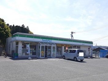 コンビニ　ファミリーマート　天辰店（コンビニ）まで950m