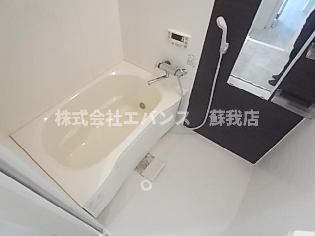 バス・シャワールーム　落ち着いた空間のお風呂です