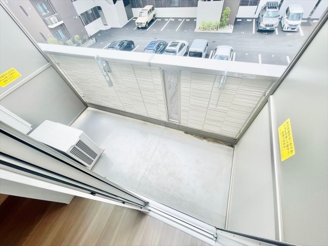 バルコニー　同一建物内３０７号室内装写真転載