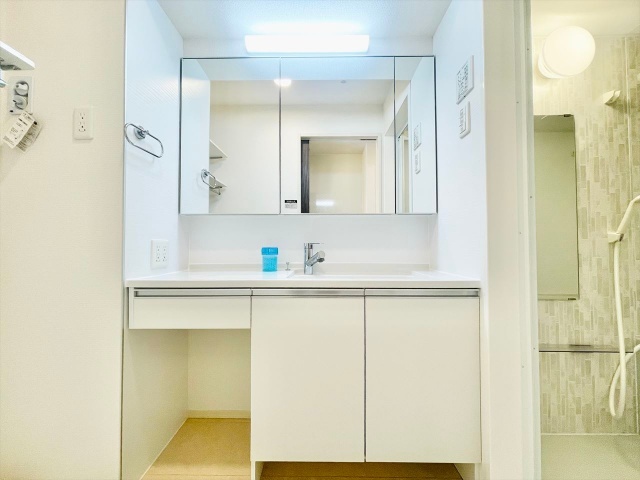 洗面設備　同一建物内３０７号室内装写真転載