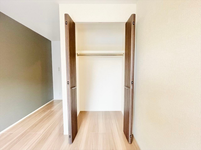 収納　同一建物内３０７号室内装写真転載