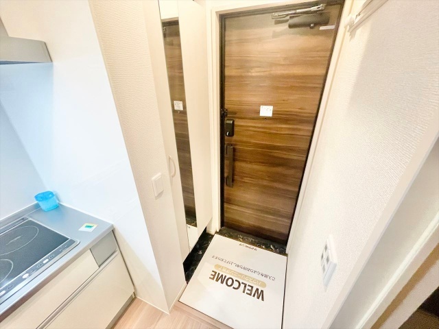 玄関　同一建物内３０７号室内装写真転載