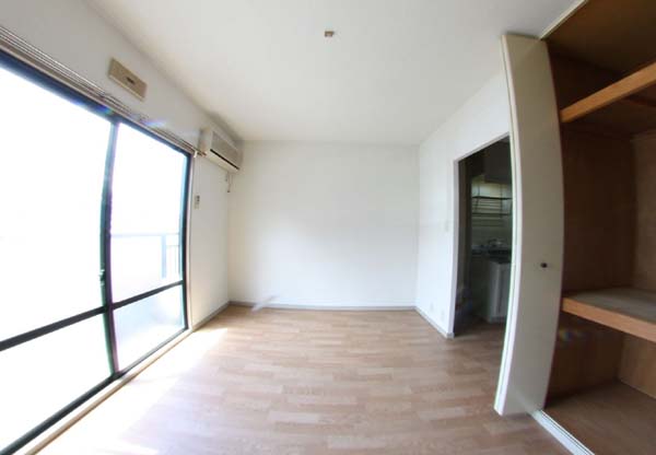 居室・リビング　こちらの居間で趣味の時間をお楽しみください