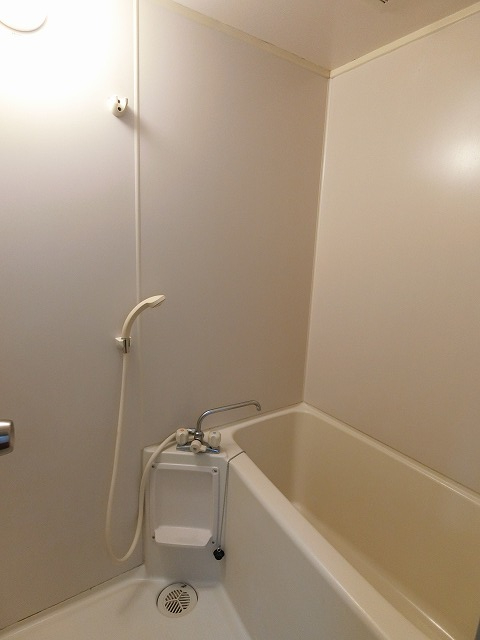 バス・シャワールーム　清潔感のある浴室です♪ゆったりお風呂に浸かって一日の疲れもす