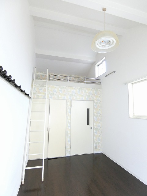 その他部屋・スペース　南向き洋室7帖☆クローゼットとロフトスペースがあります♪お洋