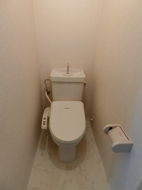 トイレ　トイレは温水洗浄便座付き♪人気のバストイレ別です♪トイレが独