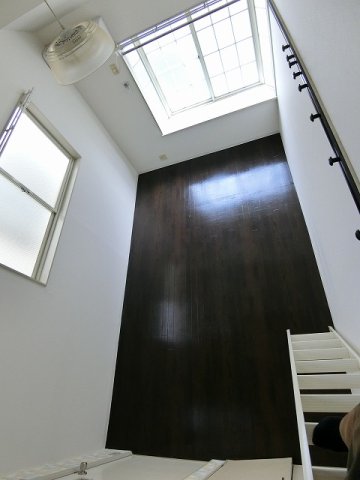 眺望　ロフトからの景観です！天井が高く開放感のある洋室7帖のお部屋