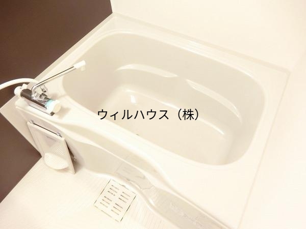 バス・シャワールーム　浴室乾燥機付きバス！