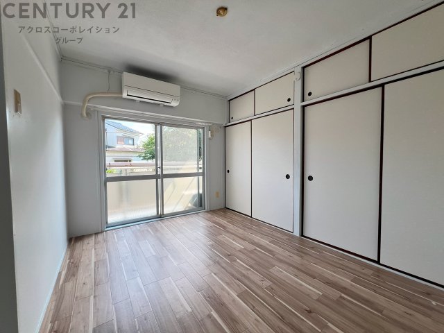 居室・リビング　エアコン付きで快適に過ごせます♪