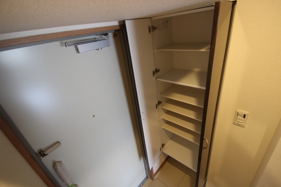 玄関　※別部屋の写真です